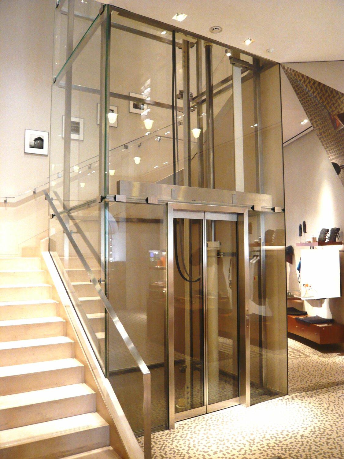 <span style="font-weight: bold;">Остекление шахт лифтов</span>