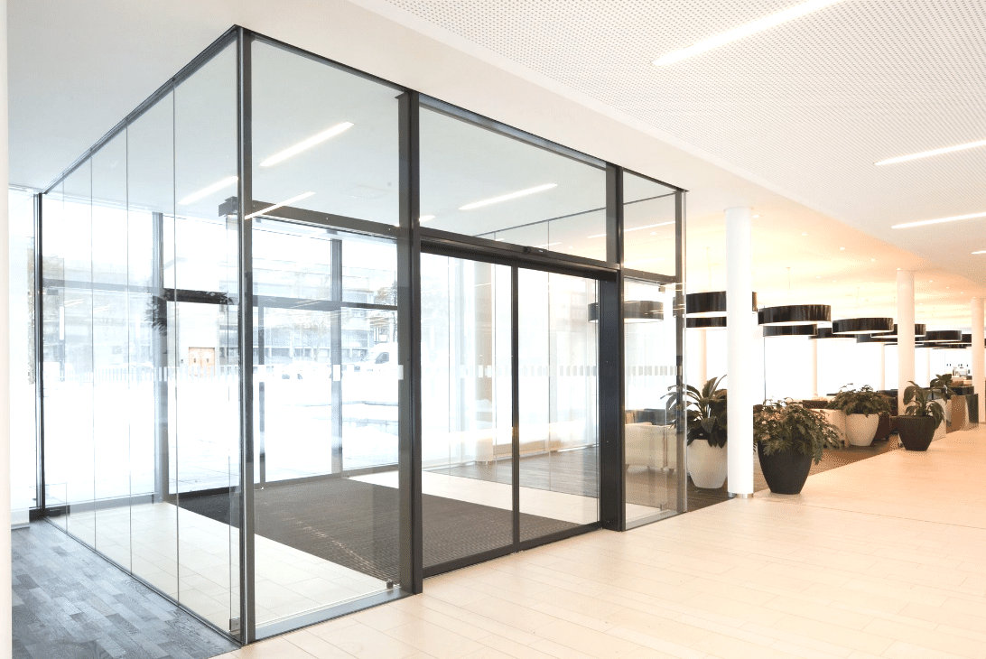 <span style="font-weight: bold;">Остекление тамбуров</span>