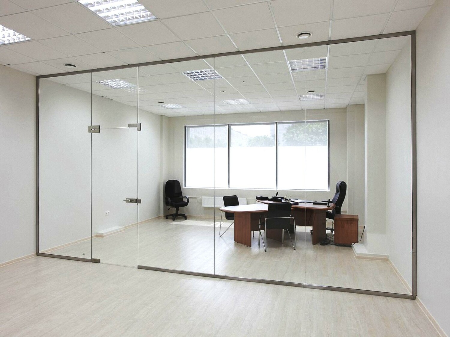 <span style="font-weight: bold;">Цельно-стеклянные перегородки</span>